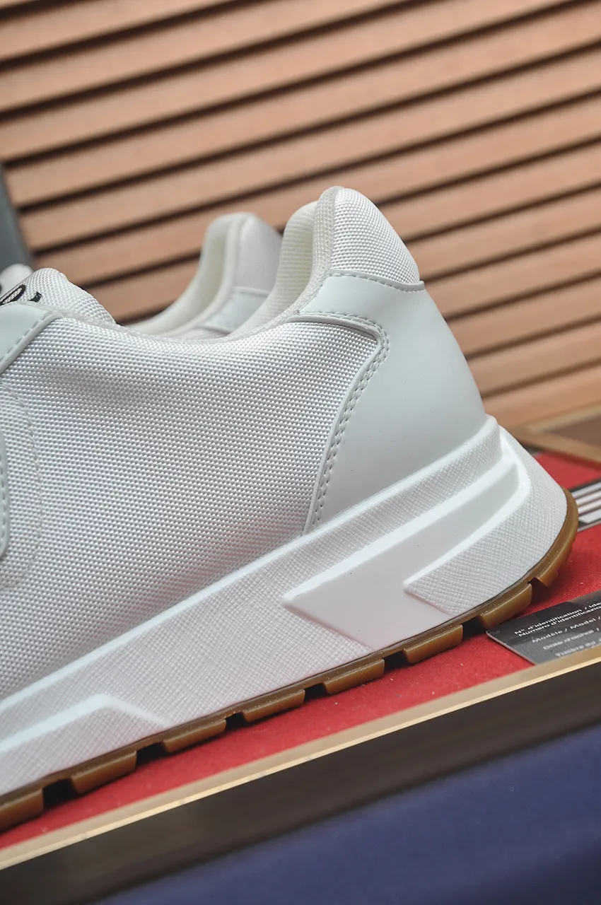 Men's shoes 💰580💶 [PRADA] Top original items, new seasonal styles, high-quality original items, top-grade high-mercerized cowhide combined with original breathable fabric + imported glue, imported stretch fabric inside with original cowhide feet, original thick outsole! Quality guaranteed! Code 38-45 (45 customized)